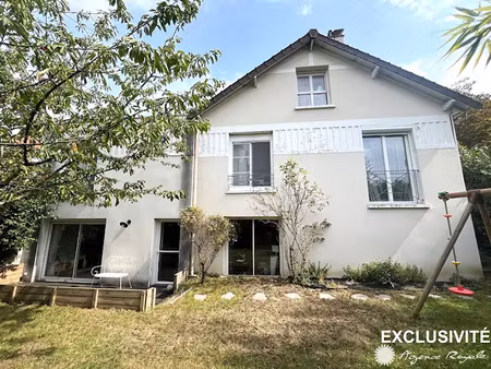 location meublée maison 7 pièces 152.22 m² à saint-germain-en-laye (78100)  3 500 €