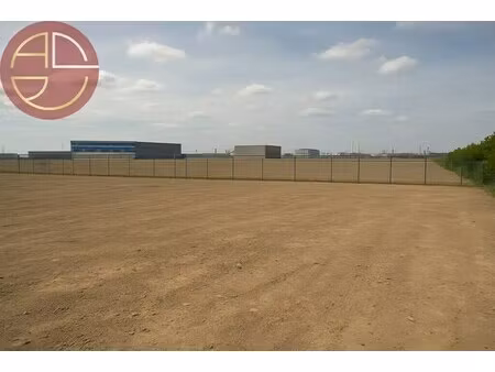 vente terrain 2 877 m²