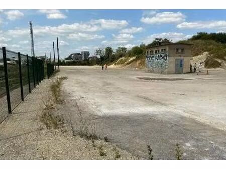 location terrain 9 000 m²