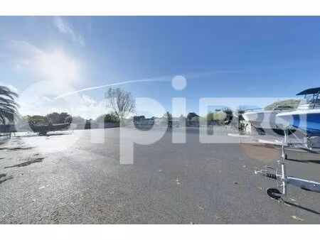 location terrain 1 623 m²