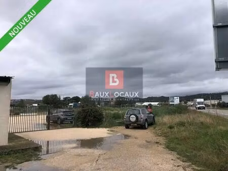 location terrain 1 800 m²