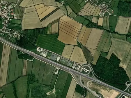 vente terrain 16 833 m²