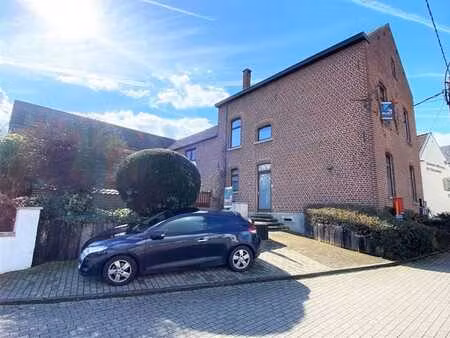 centre de grez - entree privee - petit immeuble 2 unités