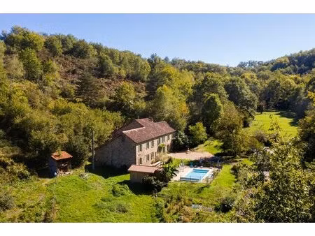 longere - 425m² habitable avec piscine sur 5ha