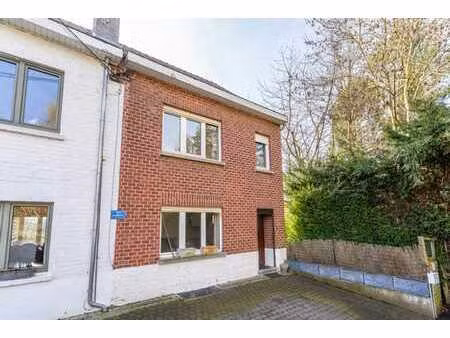 genval : maison à fort potentiel au coeur de la nature