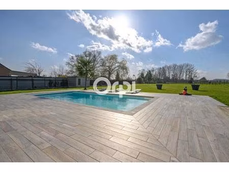 à vendre pavillon contemporain construit sur 8000m2 de terrain