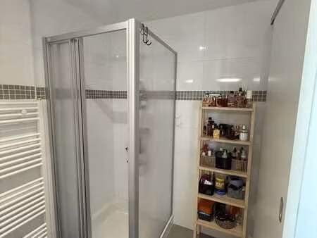 appartement une chambre / parking interieur / terasse / cave