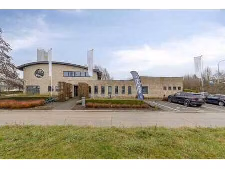 bâtiment multifonctionnel d'environ 600 m² à vendre à gavere