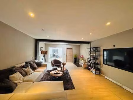 spacieuse maison prête à emménager au cœur de peutie