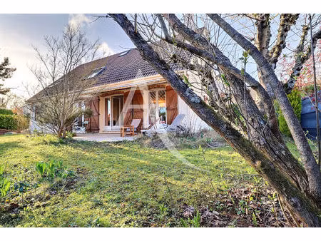 magnifique propriété individuelle et familiale 7 p  5 chbres 206 m²  jardin  garage  cave 