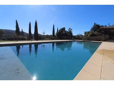 exceptionnel. au calme et à l'abri des regards  dans une garrigue de 5550 m2  maison...