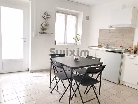 beau t2 centre village de rodilhan  au calme  idéal investis