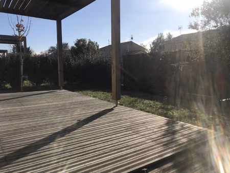 villa t4 en duplex de 91 m2 avec jardin et garage à castelgi