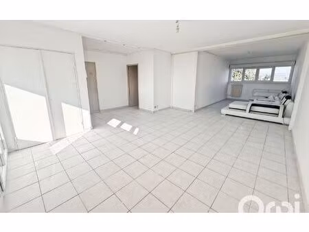 location appartement  m² t-3 à pierrelatte  710 €