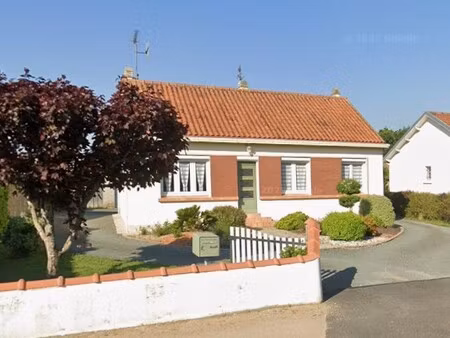 vente maison plain-pied - 3 chambres - dependances - grand terrain