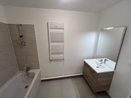 t3 est ouest en etage balcon parking cave