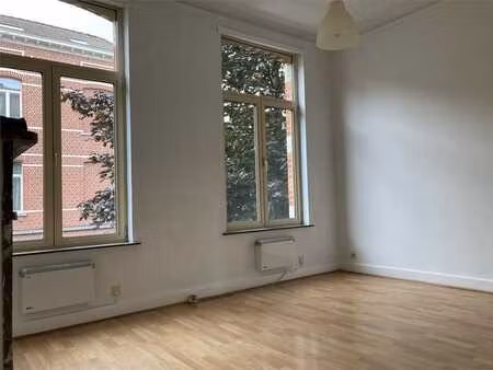 à proximité de la rue des tongres  mérode et du parc du c...