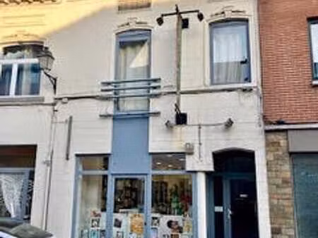 rez commercial à coté du shopping de wsl