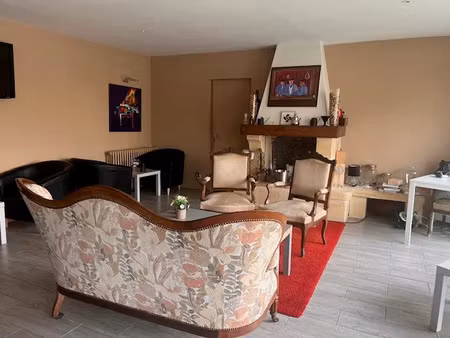 vente locaux professionnels à saint-aigulin (17360)  128 640 €