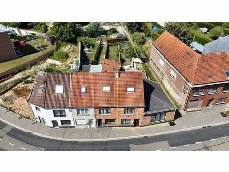 maison 3 façades avec beaux espaces