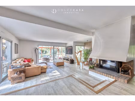 maison 8 pièce(s) 212 m2