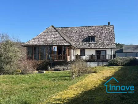 grande maison en bois proche de la vallée de la dordogne