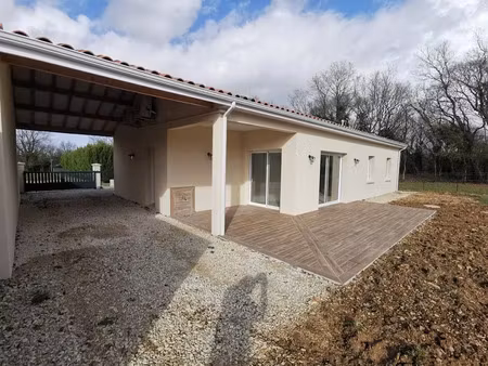 location maison 3 pièces 90 m² à cellettes (16230)  900 €