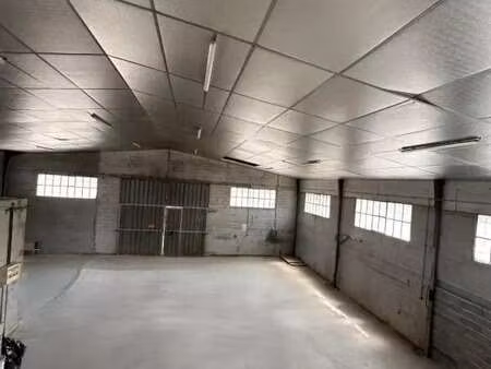 vente entrepôt 650 m²
