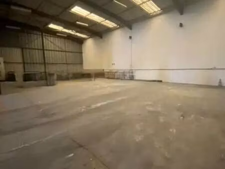 vente entrepôt 1 775 m²