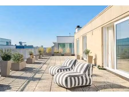 lumineux et agreable penthouse en excellent etat de 118 m² b
