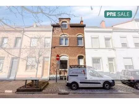 maison de deux façades avec jardin au cœur de strombeek