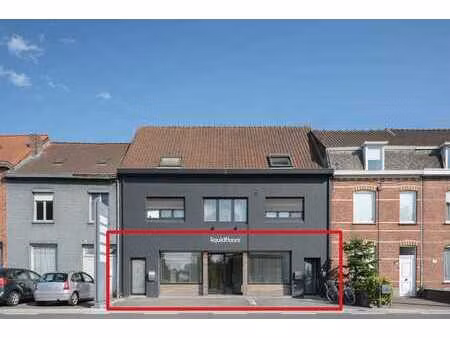 local commercial prêt à emménager avec entrepôt à louer à co