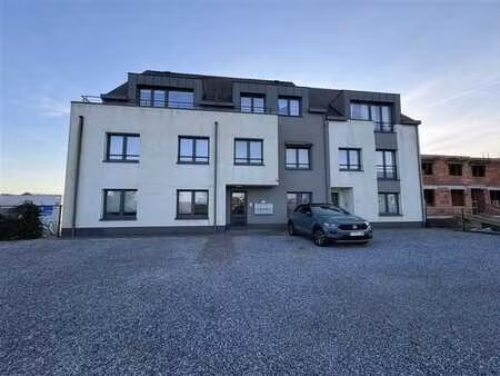 *genappe* bureaux + terrasse + parkings sur axe fréquenté