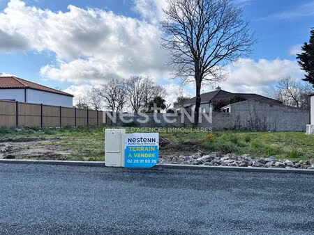 terrain viabilisé  au calme  bourg de la chevroliere