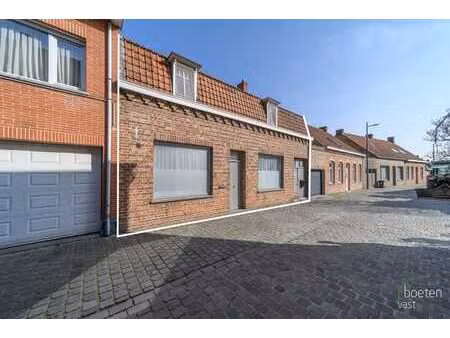 reninge: gezellige dorpswoning met een gerenoveerd gelijk...