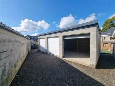 grand garage de 30m2 pour stockage