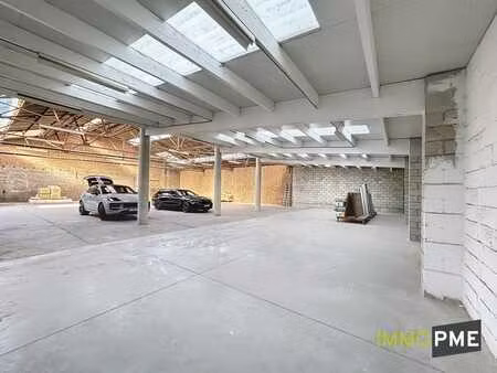 entrepôt sécurisé  avec atelier et bureaux