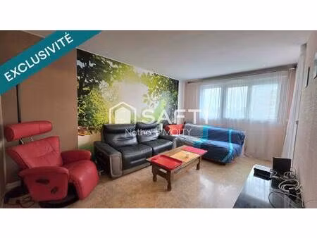 bel appartement t3  avec ascenseur en demi étage.