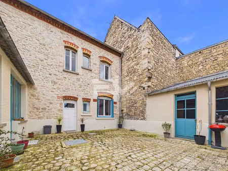 immeuble de rapport avec local commercial et deux appartements - environ 200 m² -fort pote