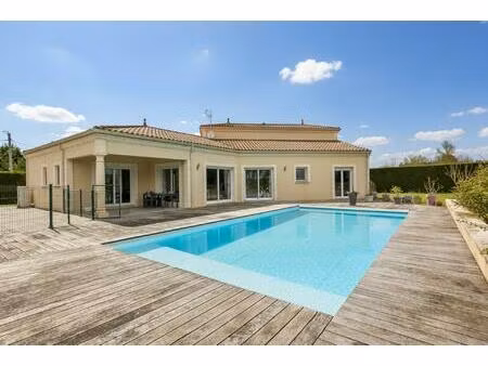 maison 235m²  7 pièces  4 chambres  piscine  double garage