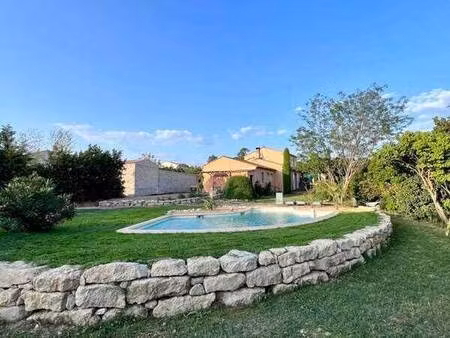 villa 4 chambres + garage et piscine sur 2000m² de terrain