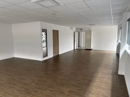 location bureau sainte croix en plaine 77 m²