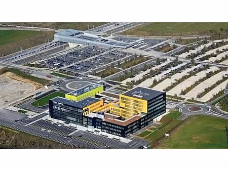 location bureau meroux moval 433 m²