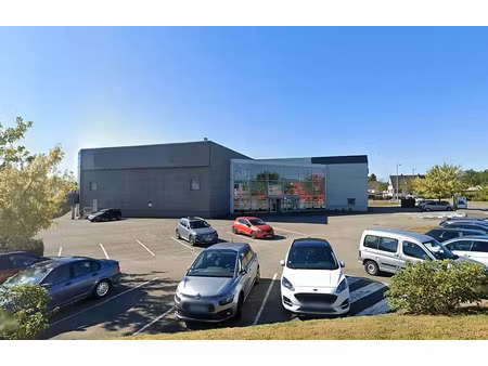 location commerce houssen 3 721 m²