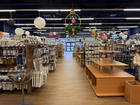 location commerce houssen 720 m²