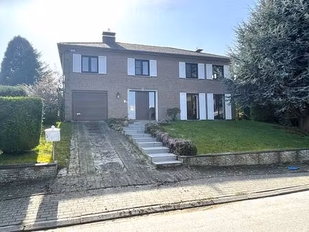 karaktervolle vrijstaande villa met 5 slaapkamers en mooie tuin
