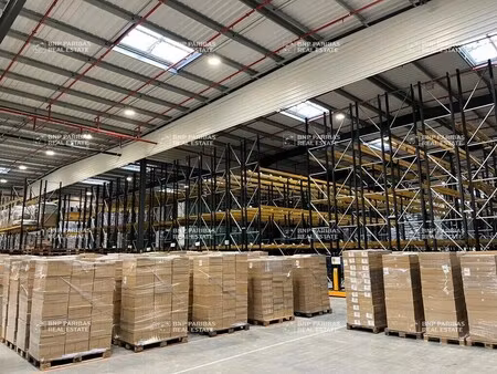 vente entrepôt 14 243 m²