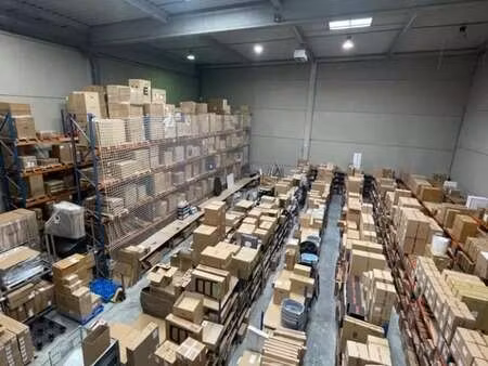 location local d'activités 1 060 m²