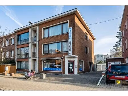 commercieel te koop in berchem met 4 slaapkamers