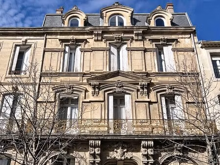 appartement haussmannien avec grandeur et élégance